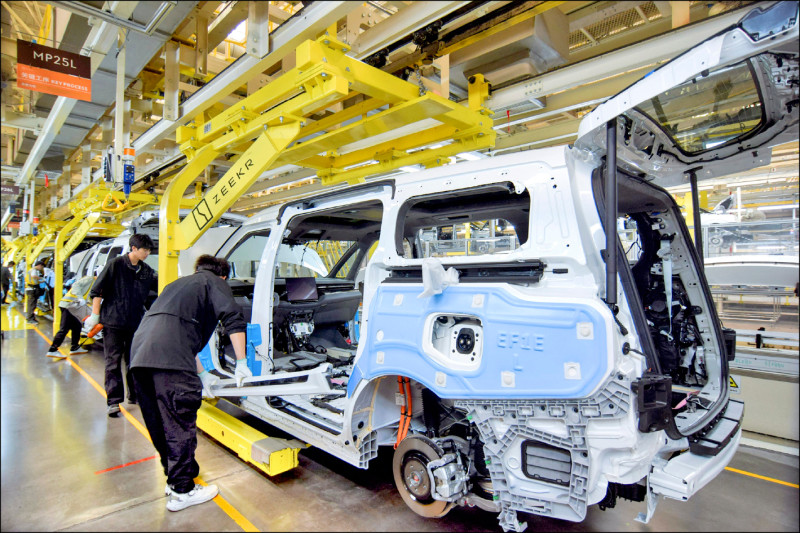 中國10月製造業採購經理人指數(PMI)僅49%,不僅低於市場預期,更連續第7個月低於50,創逾9年來最長的連續下滑紀錄。(路透檔案照)