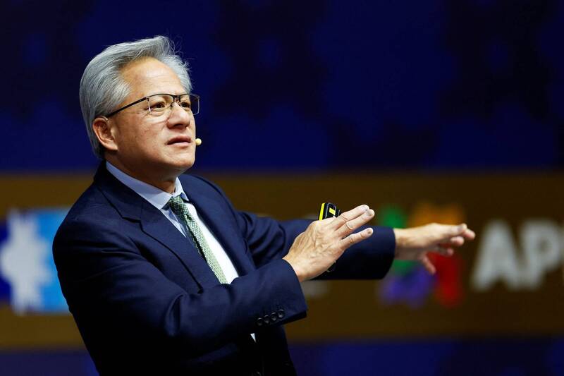 輝達與中國的糾紛似乎短期內不會結束。儘管最近人們對Blackwell晶片的合作取得突破抱持希望，但僵局的根源似乎在於北京，而非川普政府。圖為輝達執行長黃仁勳。（彭博）