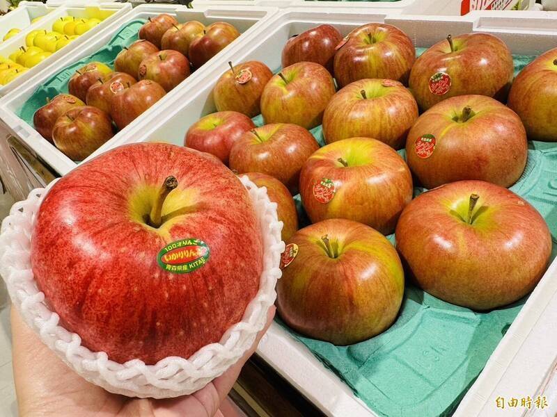 台灣是日本蘋果、葡萄、柿子的最大出口國，其中日本青森蘋果受到台灣消費者喜愛。（資料照）