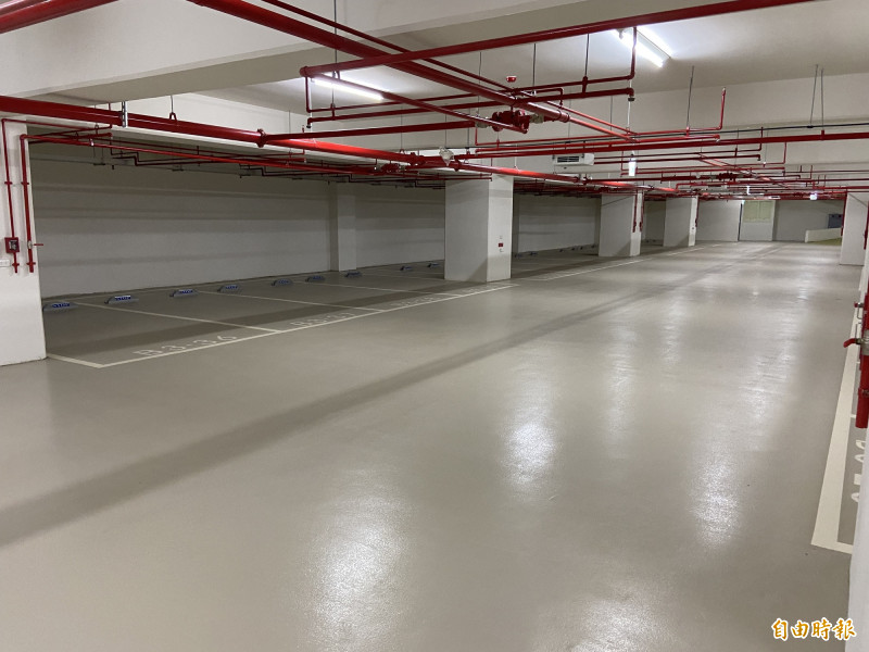 根據房產網路平臺彙整，過去10年全國住宅大樓坡道平面車位平均漲幅逾5成。（記者徐義平攝）