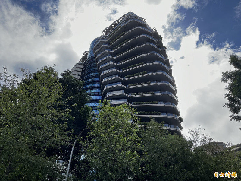 旋轉豪宅「陶朱隱園」合建方中工遭寶佳集團狙擊。（記者徐義平攝）