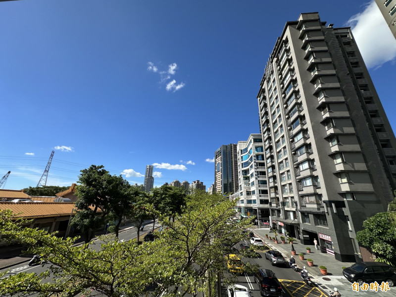 交屋潮支撐，六都10月買賣移轉棟數合計近1.7萬棟、月增約6%。（記者徐義平攝）