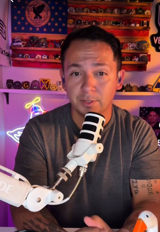 美國軍人網紅Johnny Vargas。（圖取自@viva_la_vargas_ IG）