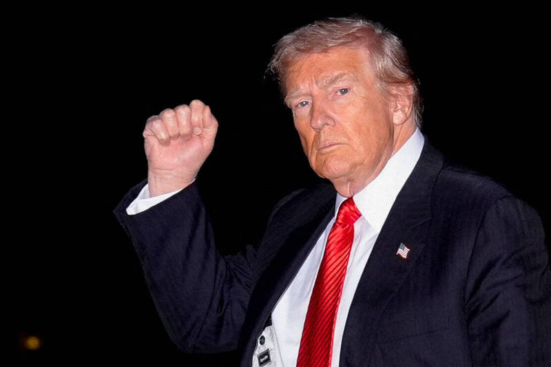 美國總統川普（Donald Trump ）表示，不會把輝達（Nvidia）先進Blackwell人工智慧（AI）晶片提供給「其他人」。（路透）