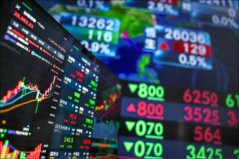 新制勞退基金今年以來帳面獲利3620億元，平均每位勞工可分紅逾2.8萬元。（中央社）