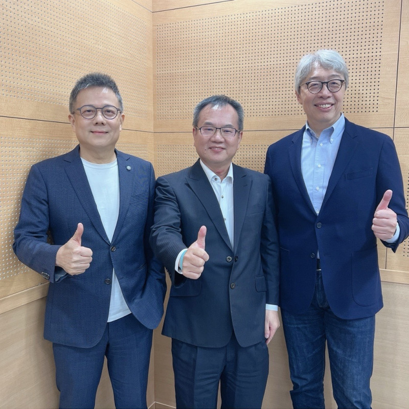 國邑*今舉行法說會，詳細揭露L606臨床數據。圖右為國邑*總經理甘霈，中為董事長王建治。（圖:國邑*提供）