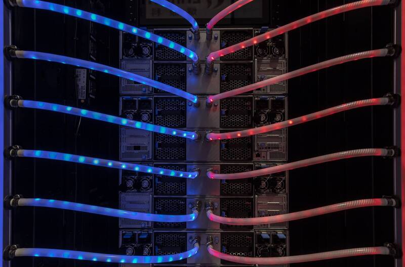 知情人士表示，中國政府正擴大補貼，將使用本土晶片的資料中心電費減半。（彭博資料照）