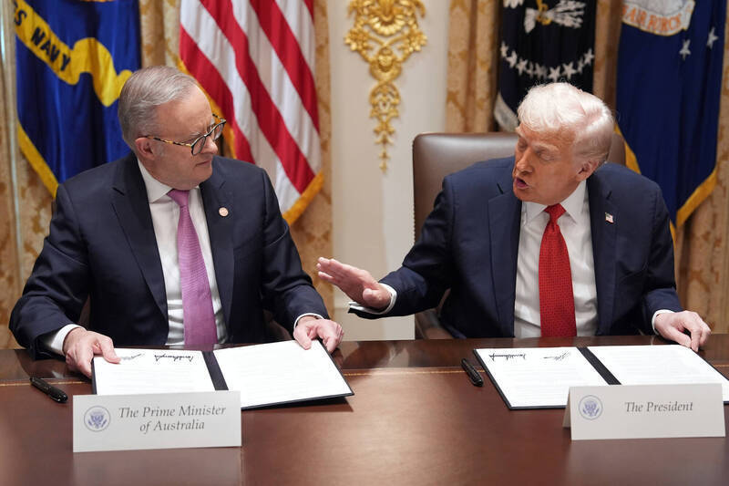 美國總統川普和澳洲總理阿爾巴尼斯，上月簽署了1項關於關鍵礦產和稀土的協議。（美聯資料照）