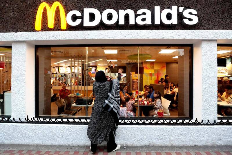 隨著美國1分錢硬幣退場，美國多家零售業面臨硬幣短缺的問題。（法新社）