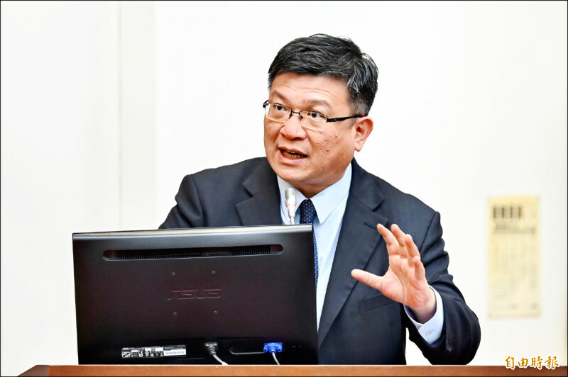 台電董事長曾文生強調，地下化過度恐反增風險。（資料照）