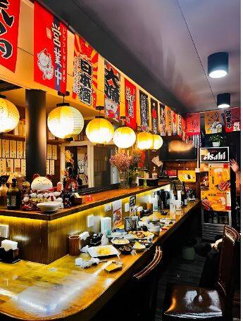 日本美食雜誌的主編指出，選擇一家不會讓人失望的餐廳有4個標準，第一名是「生啤酒判斷法」。（擷取自社群平台）