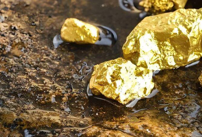 全球十大黃金礦區數據出爐,有產量集中與利益分配不均等問題。(擷取自社群平台)