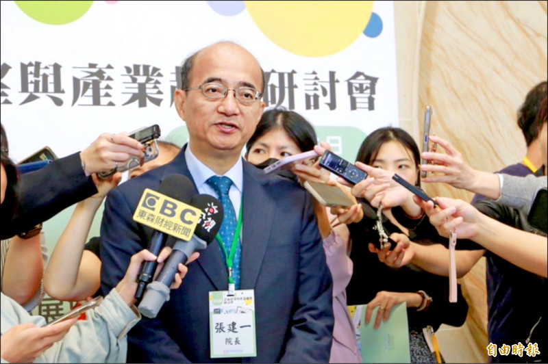 台經院院長張建一昨表示，AI一支獨秀帶動出口暢旺，台經院上修今年經濟成長率為5.94％，有望突破6％。（記者廖家寧攝）