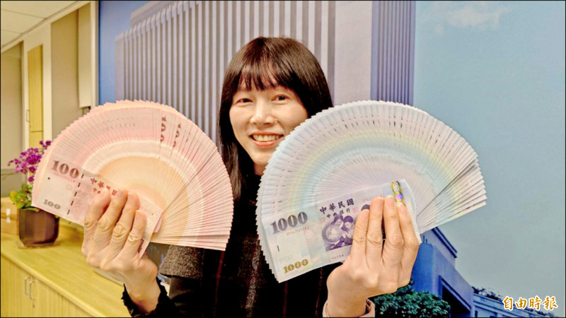 台股昨一度重新站回28000點 新台幣微升0.8分暫收30.946元。（記者陳梅英攝）