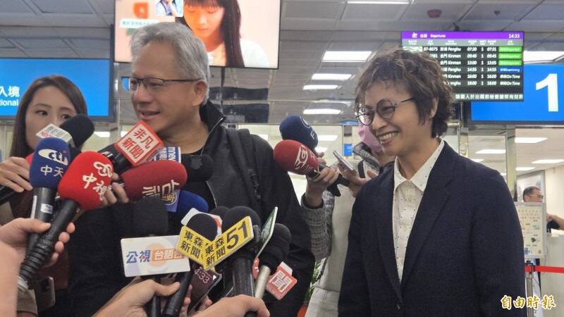 輝達執行長黃仁勳今下午飛抵達台灣，首度落地台南並前往台積電位於南科晶圓十八廠參訪。（記者王捷攝）