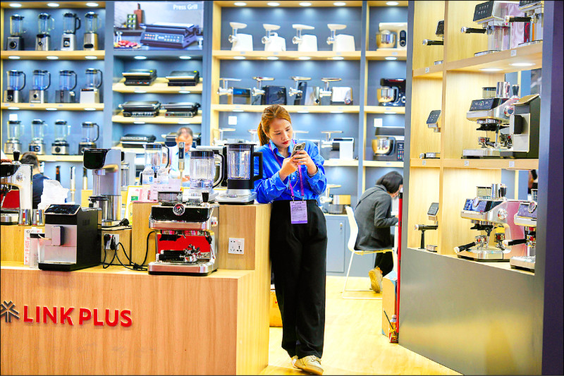 中國出口重鎮廣東本月初推出三十五億人民幣、號稱史上規模最大的消費補貼計畫，但消費者反應冷淡。（美聯社資料照）