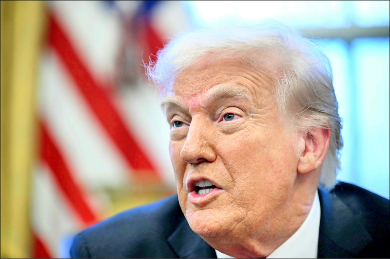 美國總統川普九日在「真相社群」發文稱，每位美國人（不含高收入者）至少將獲得二千美元關稅紅利。（法新社資料照）