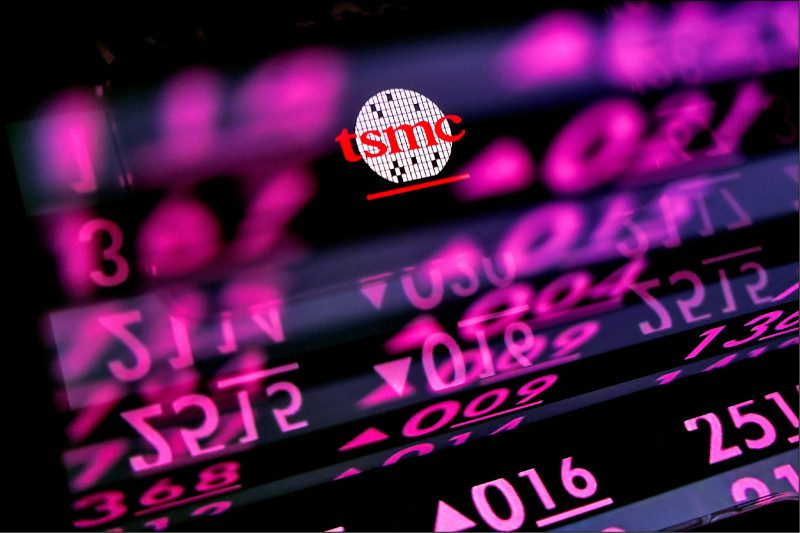 投顧指出，台股大盤數回測月線後企圖止穩28000點，上檔還需靠權值股攻擊。（中央社示意圖）