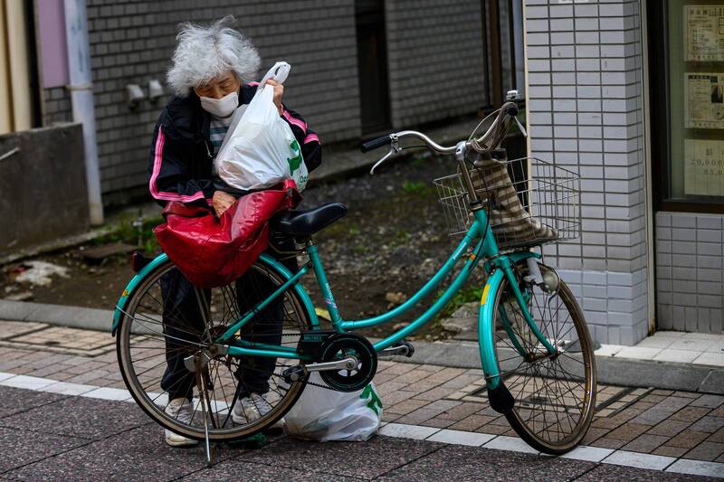 「以為媽媽快吃土了...結果她月收10萬」! 78歲母「神祕副收入」曝光 「以為媽媽快吃土了...結果她月收10萬」! 78歲母「神祕副收入」曝光