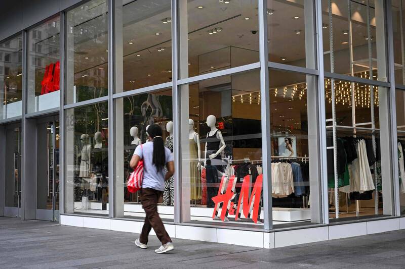 2022年，Shine新品上架數量高達31.5萬件，遠高於H&M等競爭對手。（法新社）