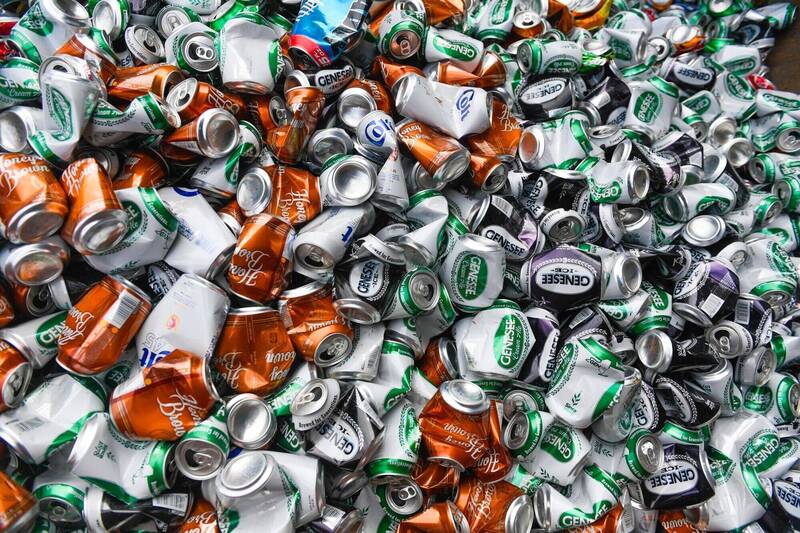 1位澳洲民眾靠著回收近 5​​0 萬個易開罐與鋁瓶，利用政府容器押金計劃，獲得一筆足以在鄉村買房的獎金。示意圖。（彭博）