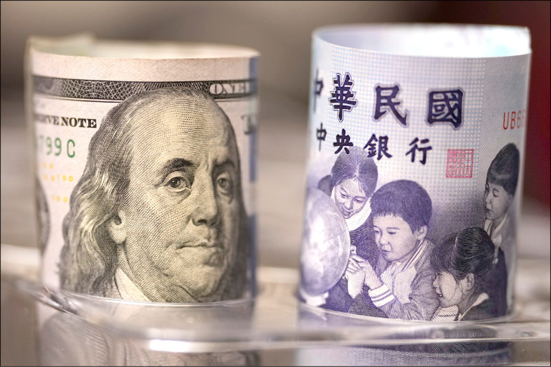 台美上週發布匯率聯合聲明，昨天台幣先升後貶，最後收在31.18元兌1美元、小貶3分，匯價續創逾半年新低。（中央社）