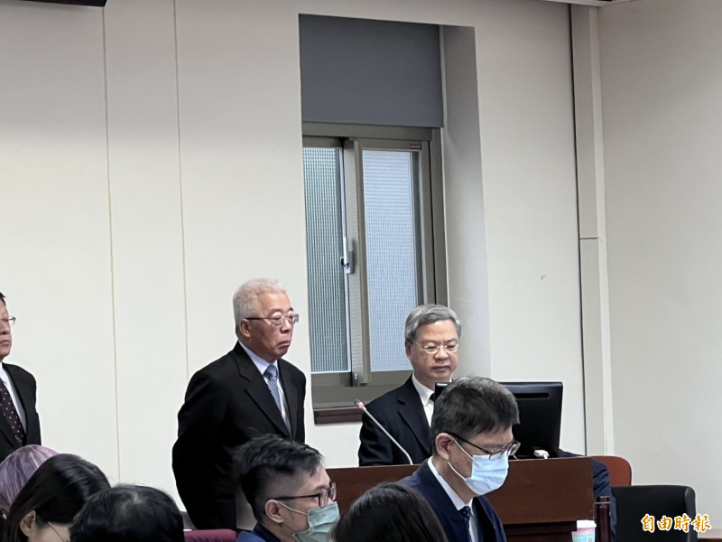 經濟部長龔明鑫（右）。（記者林菁樺攝）