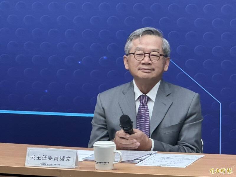 國科會主委吳誠文接受英媒專訪，強調美國不會對台灣晶片課徵懲罰性關稅。（記者楊媛婷攝）