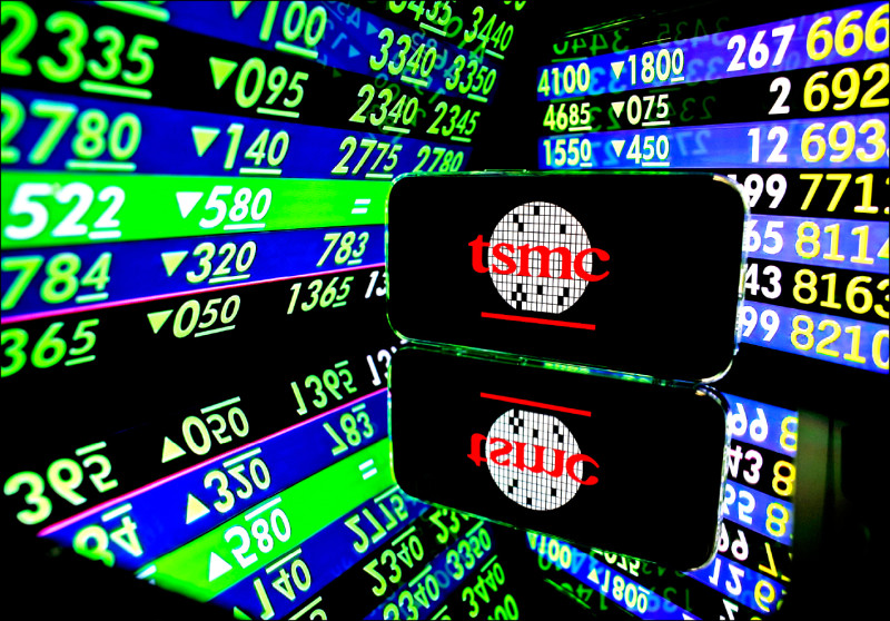 台股昨崩跌近千點，財政部次長兼國安基金執行秘書阮清華表示，國安基金還沒退場，將視市場情況進行妥適處理，大家不用太擔心。（中央社）