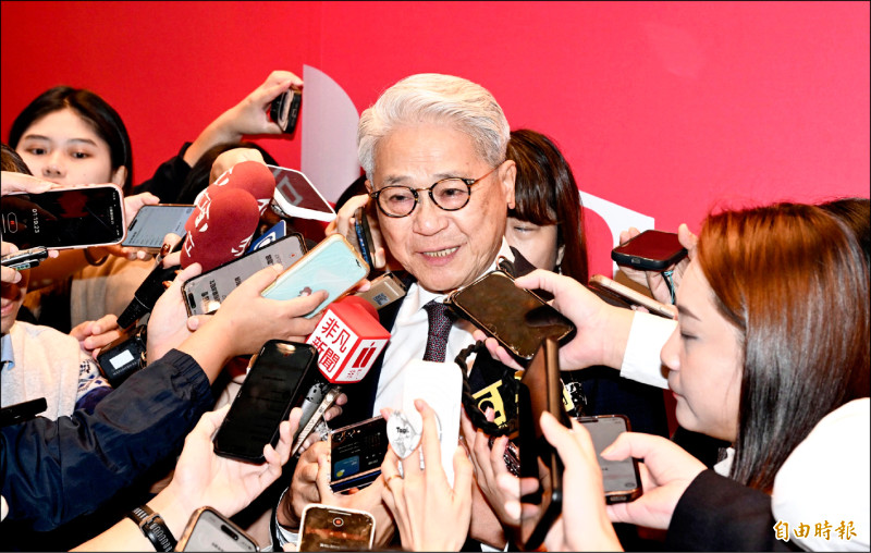 台北市政府昨與新光人壽正式簽訂北士科T17、T18地上權案解約書，完成塗銷地上權。台新新光金控董事長吳東亮表示，「樂見整起事件有個完美結局」。（記者羅沛德攝）