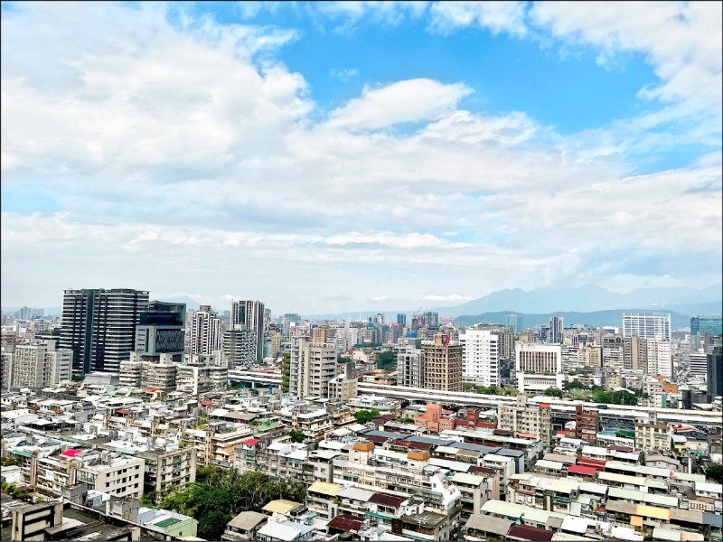 中央銀行公布十月底房貸餘額續創新高，但年增率5.09％、為逾6年新低。（資料照）