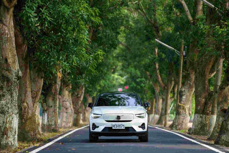 裕隆（2201）集團旗下格上租車春節早鳥租車專案啟動，即日起至2026年2月1日開放預訂，最低65折起，並加碼最高2000元優惠券，鼓勵民眾提前規劃行程，分散假期租車高峰。　（格上租車提供）