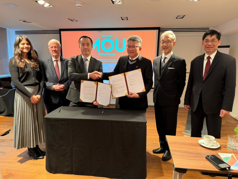 我國金屬工業研究發展中心與英國離岸再生能源創新中心，就離岸風電與海洋科技相關技術發展簽署合作備忘錄。（經濟部提供）