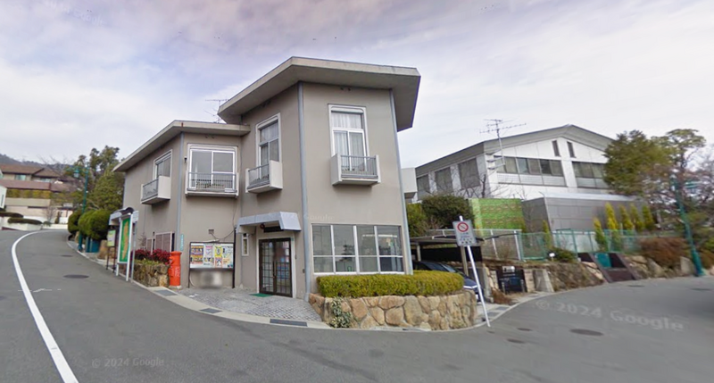 日本兵庫縣「蘆屋市」是關西地區著名的高級住宅區，其中六麓莊町更是以居住著超級富豪的超高級住宅區而聞名。圖為六麓莊町內會。（圖擷取自Google地圖）