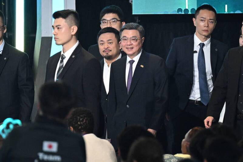 行政院長卓榮泰與勞動部長洪申翰出席「2025亞洲技能競賽」閉幕典禮。（記者陳逸寬攝）