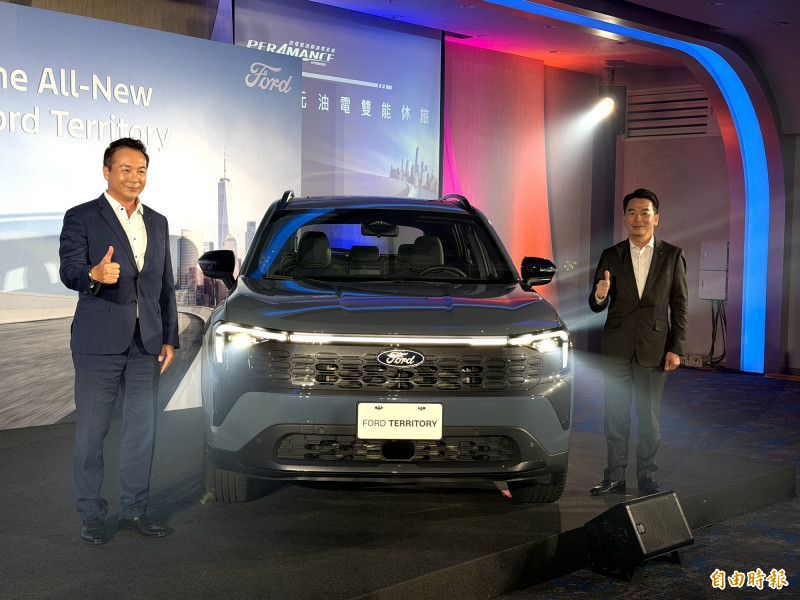 福特六和汽車今晚正式發表全新的國產中型休旅車Ford Territory，採油電並行策略，同步導入1.5T Per4mance Hybrid四電驅渦輪油電及1.5T汽油渦輪雙動力，全車系共3車型，入手價最低84.9萬起（含舊換新及貨物稅減徵補助）。（記者楊雅民攝）