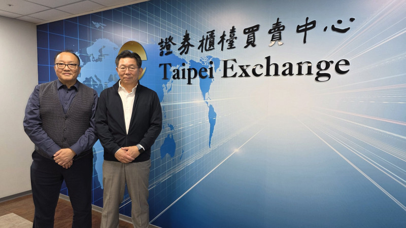 布局AI與矽光子新戰略，IET-KY與光聖宣布換股結盟。右為IET-KY董事長高永中，左為財務長王家齊。（業者提供）