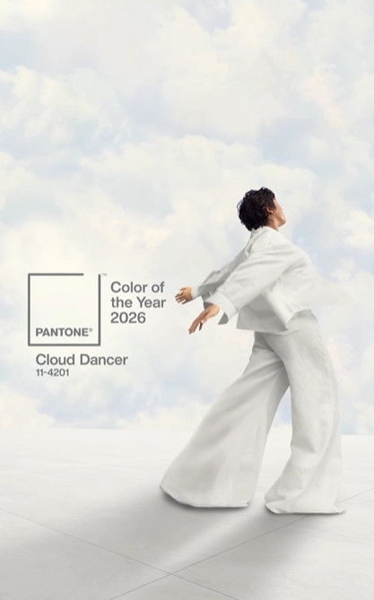 Pantone今公布2026年度代表色為「Cloud Dancer雲舞白」。（下載自Pantone IG）