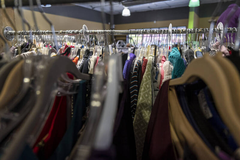 美國賓州一名女子伊莉莎白把「淘舊貨」（Thrifting）從兼職做成全職。（彭博）