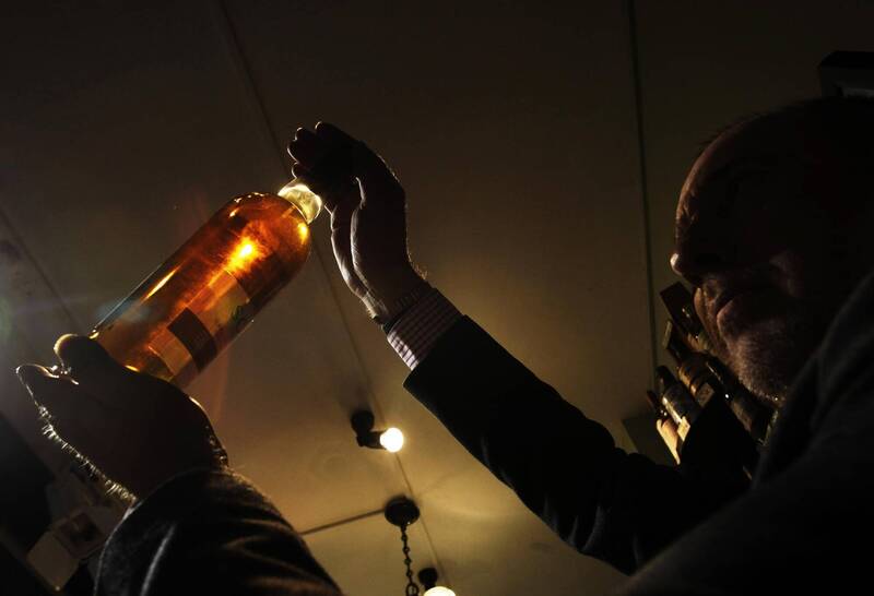 雖然中國蒸餾酒市場以「白酒」佔據著壓倒性地位，但中國有酒商仍投入威士忌的釀造，希望能打造出有品質的「中國國產威士忌」。威士忌示意圖。（歐新社）☆飲酒過量 有害健康 禁止酒駕☆