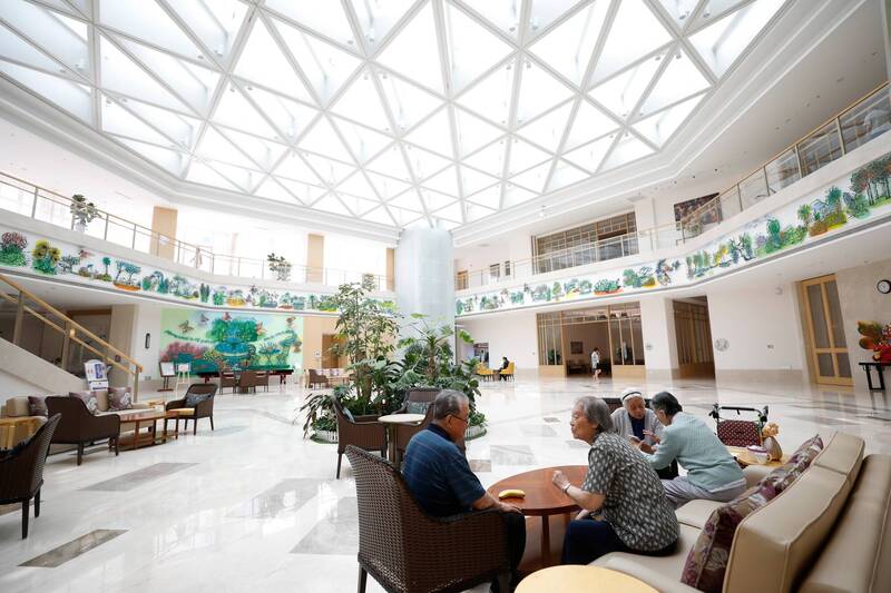 月燒7.4萬爽住高檔養老院   退休老師因1事嚇呆急打包落跑