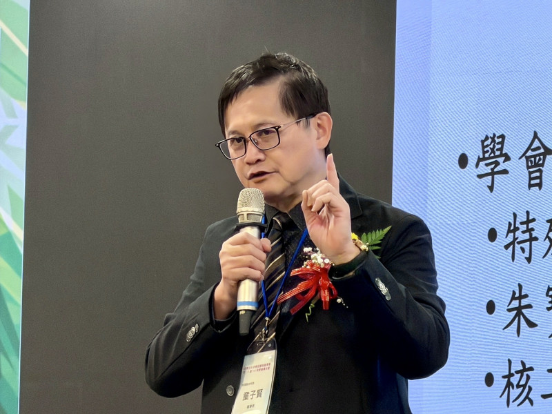 童子賢指出，若要替產業與民生提供乾淨且穩定的電力，核能與綠能必須並進。（記者方韋傑攝）