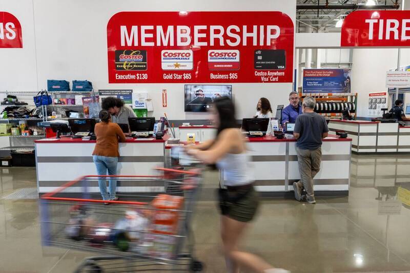 Costco今年在美國進行了幾項重大的調整，包含開放黑鑽卡會員最早提前1小時入場。（彭博）