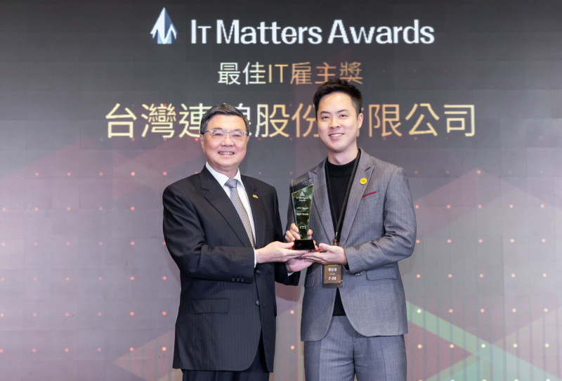 行政院長卓榮泰（圖左）出席第三屆IT Matters Awards頒獎典禮。（IMA提供）