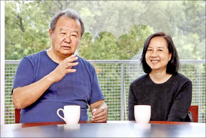 台玻集團總裁林伯實（左）為夫人徐莉玲的學學文創公司，狀告玉山航空討房。（資料照）