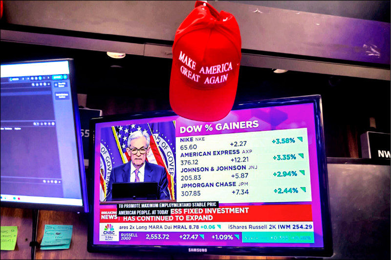 美國聯準會（Fed）在10日會後宣布降息1碼；美國總統川普則批評，Fed應降兩碼。（彭博）