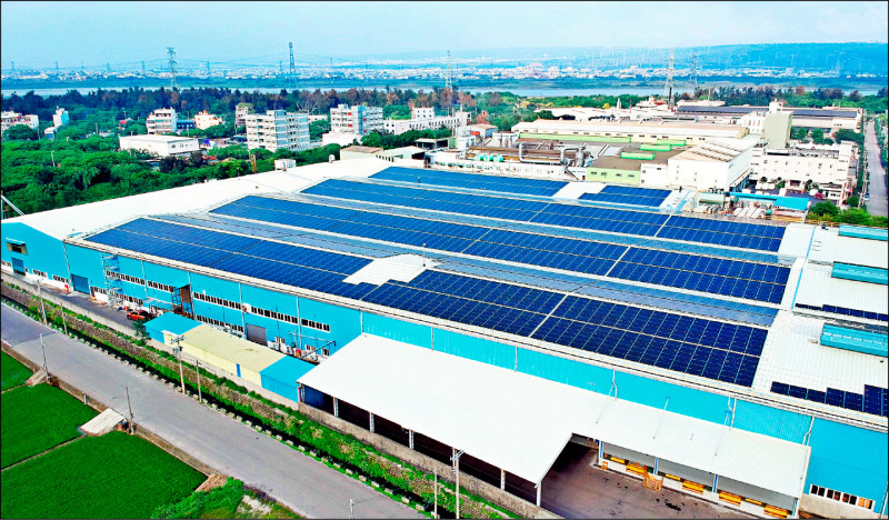 新建物屋頂裝設光電，傳出擬調整門檻，僅限制公有建築與工廠才需要加裝屋頂光電。（業者提供）