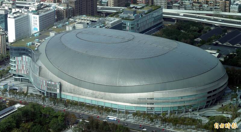 環境部長彭啟明表示，SMR「一點都不小」，平均一座SMR佔地約14公頃，比台北大巨蛋（圖）還大。（資料照）