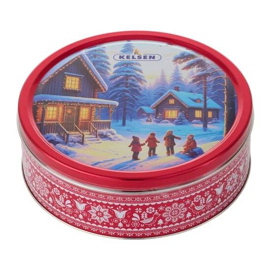 在雪地裡玩耍的孩子中，有一個小孩缺了一隻手臂。（圖擷取自Costco官網）