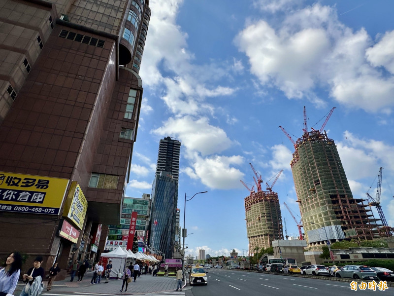 前11月個人房地合一稅收金額累積約474.3億元、年減幅逾23%。（記者徐義平攝）